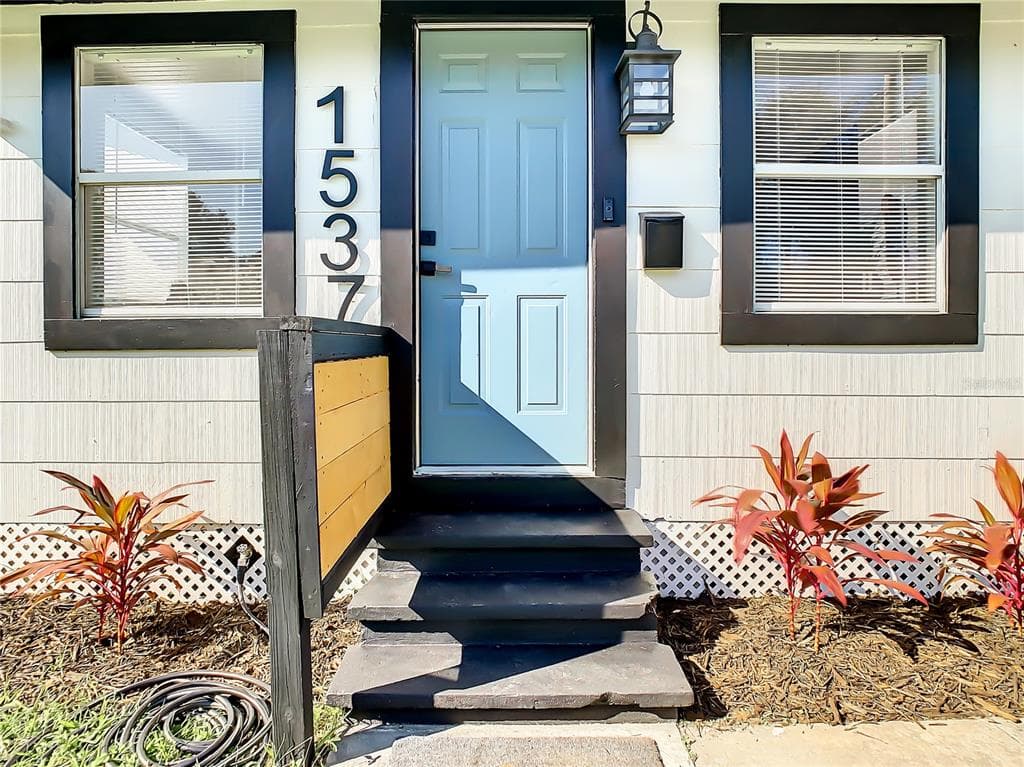 1537 39TH STREET S ST PETERSBURG, FL 33711