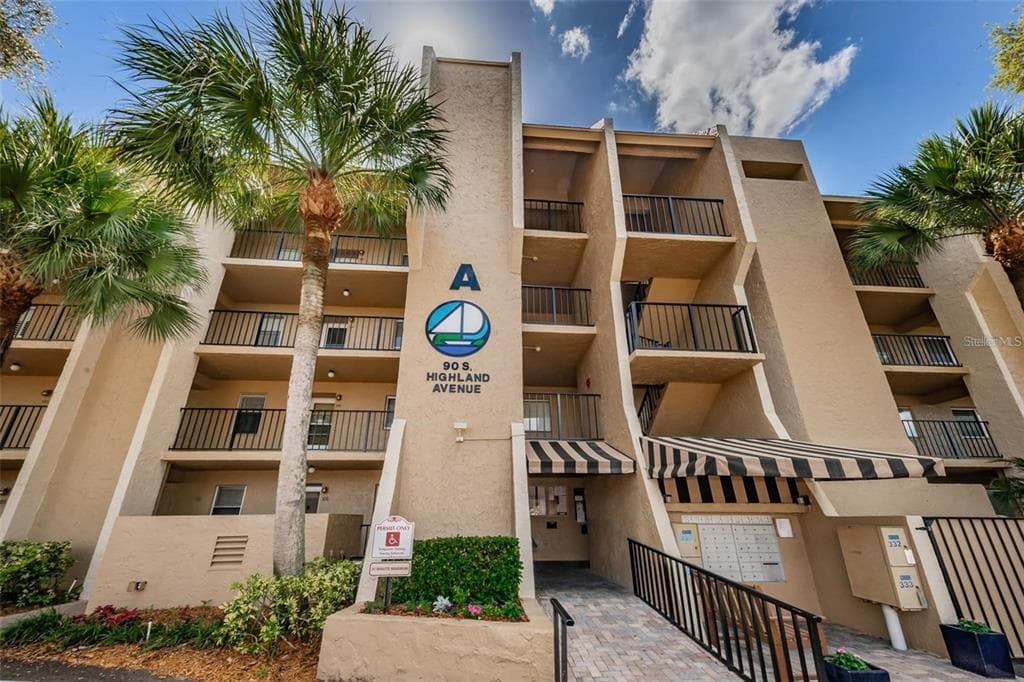 90 S HIGHLAND AVENUE UNIT 410 TARPON SPRINGS, FL 34689