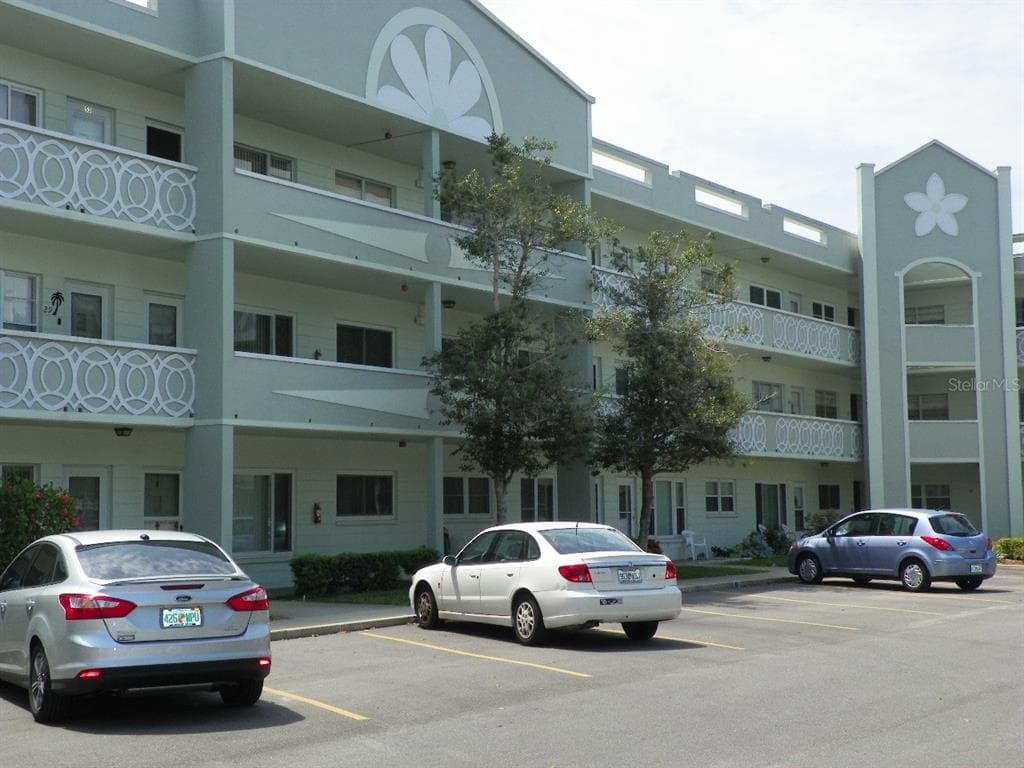 2257 WORLD PARKWAY BOULEVARD W UNIT 33 CLEARWATER, FL 33763