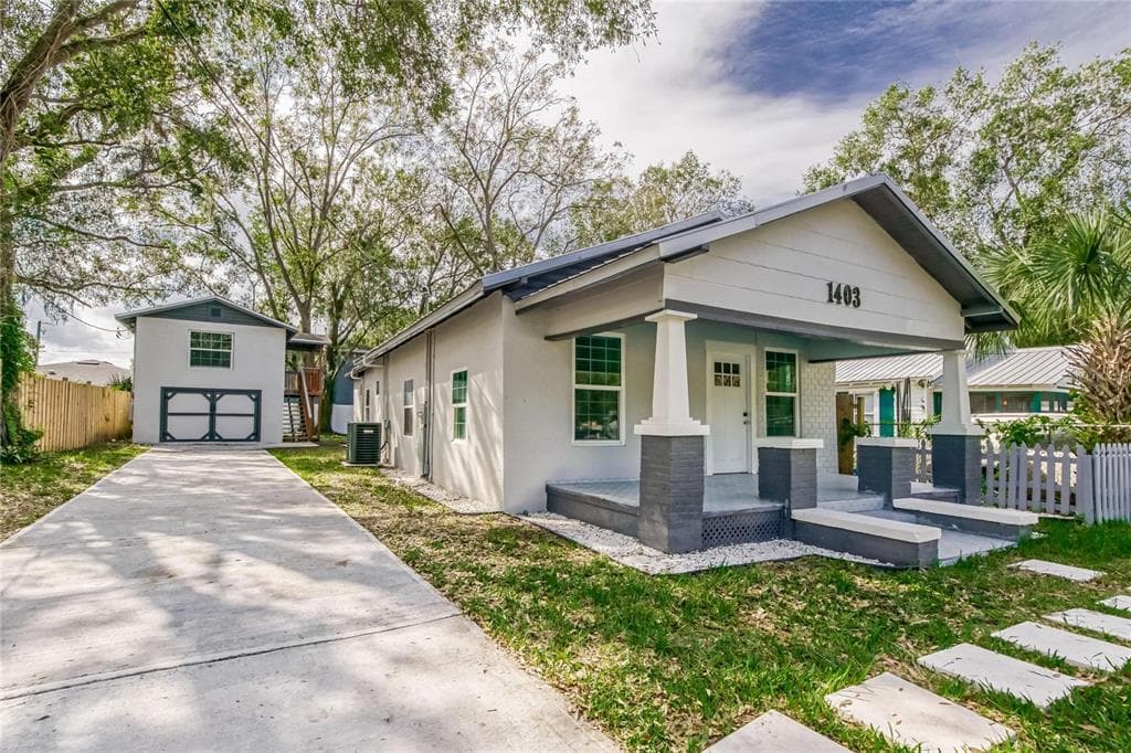 1403 E LAURA STREET PLANT CITY, FL 33563