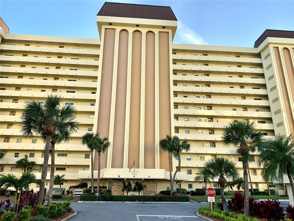 4525 COVE CIRCLE UNIT 701 ST PETERSBURG, FL 33708