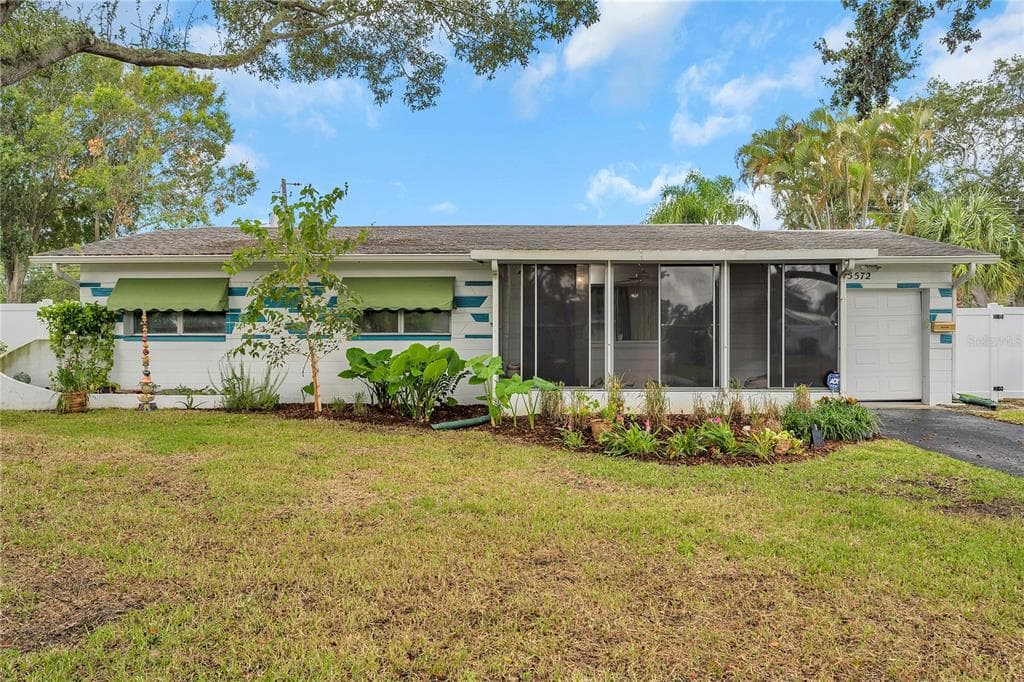 5572 CEDAR STREET NE ST PETERSBURG, FL 33703
