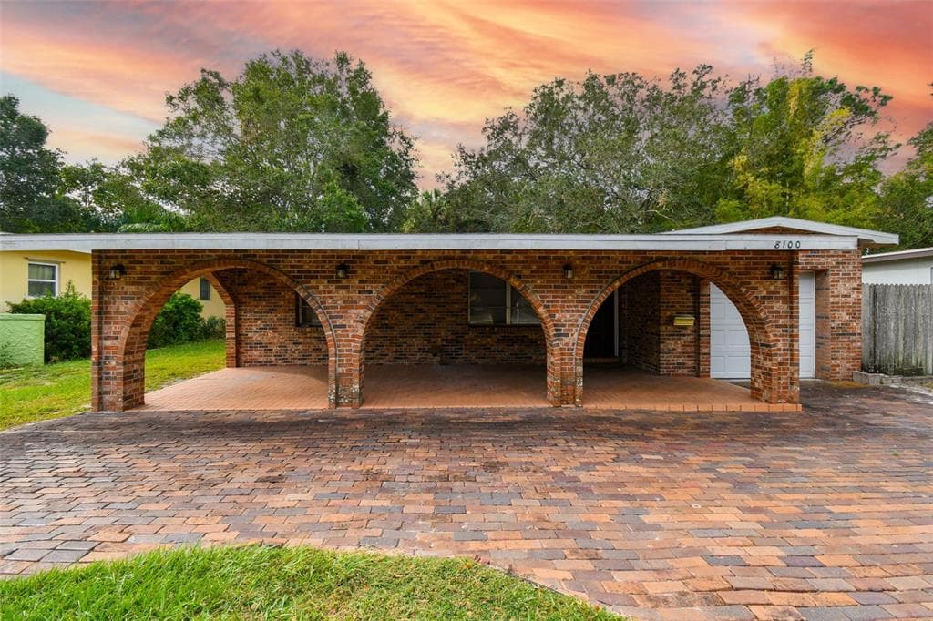 8100 COUNTRY CLUB ROAD N