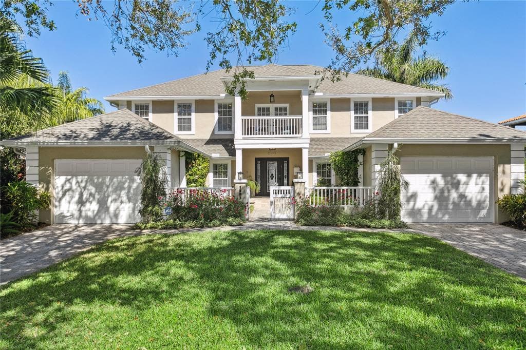 1382 BRIGHTWATERS BOULEVARD NE ST PETERSBURG, FL 33704
