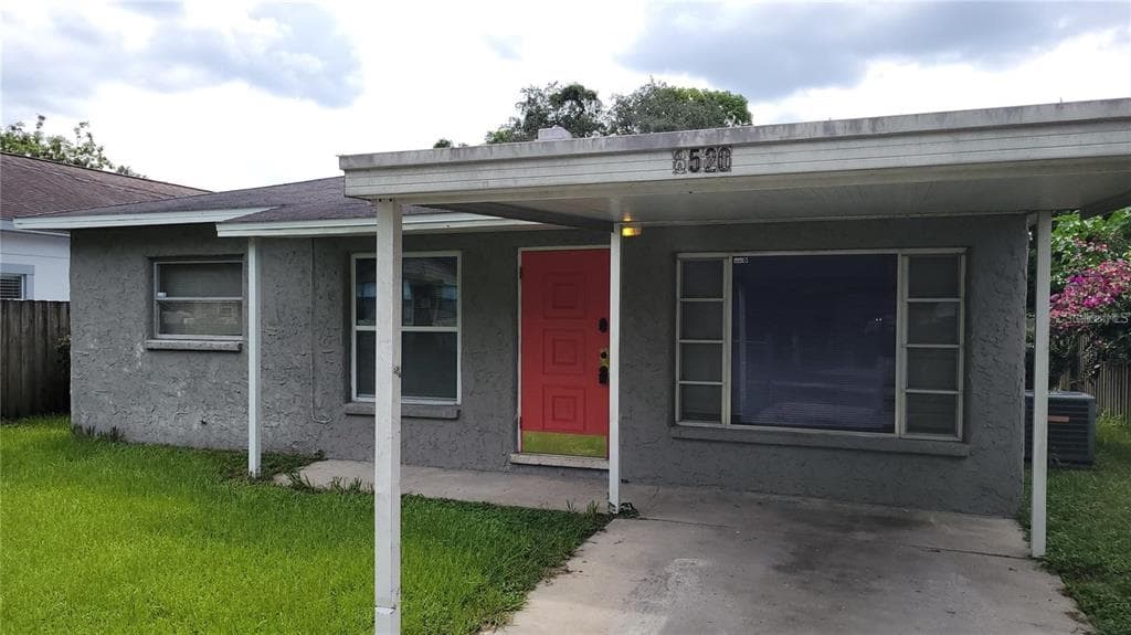 8520 N HAMNER AVENUE TAMPA, FL 33604