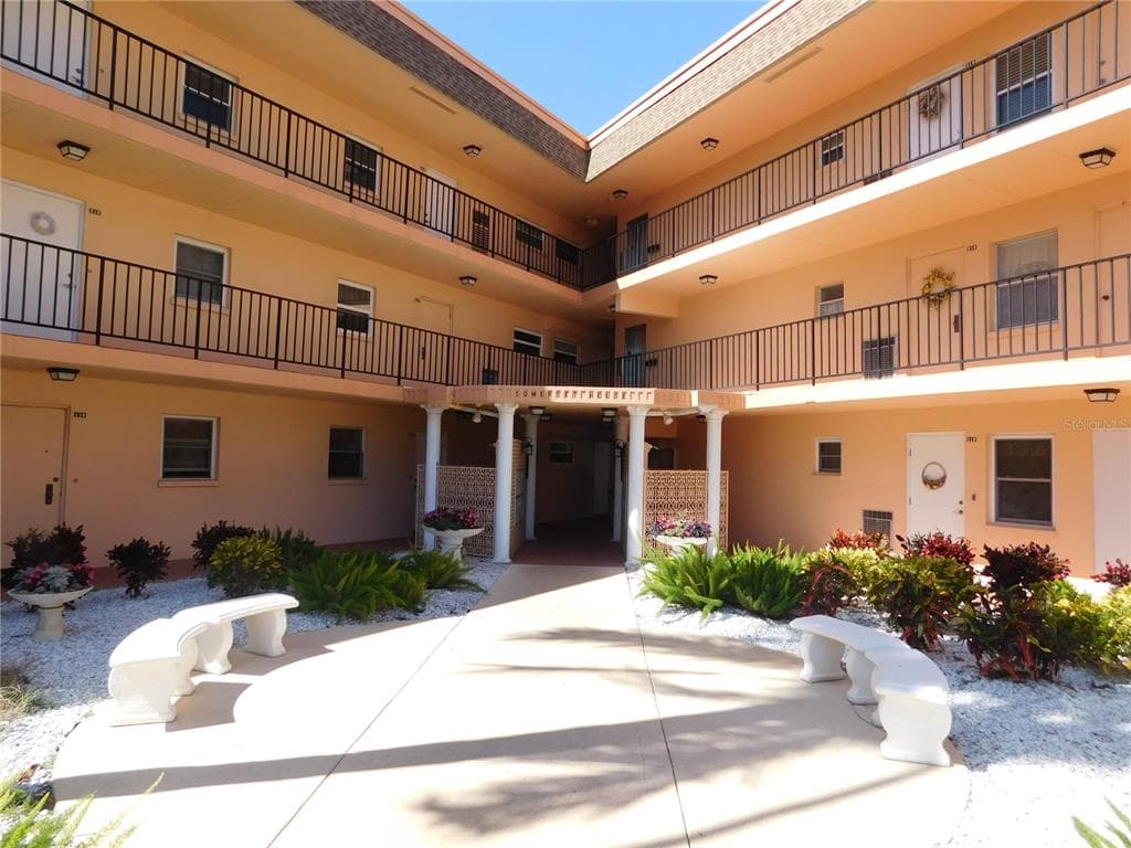 5020 BRITTANY DRIVE S UNIT 324 ST PETERSBURG, FL 33715