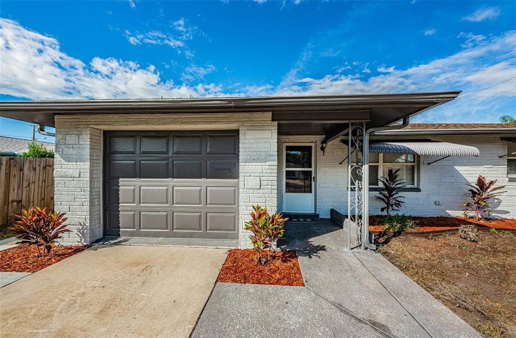 7521 MARECHAL AVENUE PORT RICHEY, FL 34668