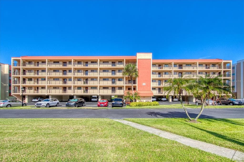 9490 HARBOR GREENS WAY UNIT 302 SEMINOLE, FL 33776