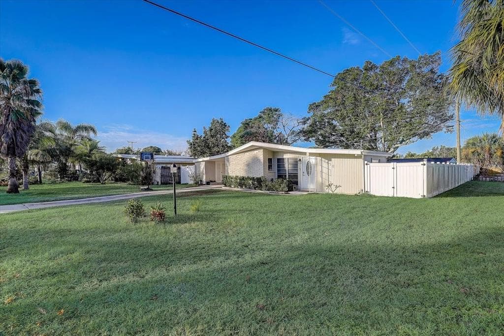 6416 CASE AVENUE BRADENTON, FL 34207