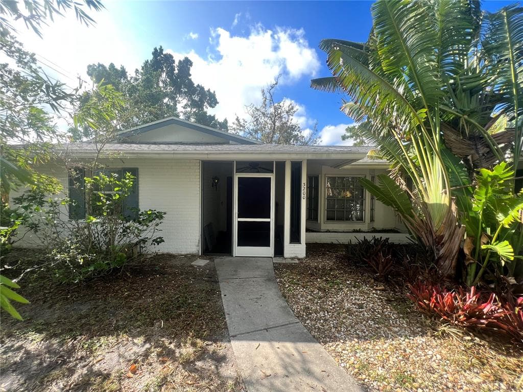 3200 PINECREST STREET