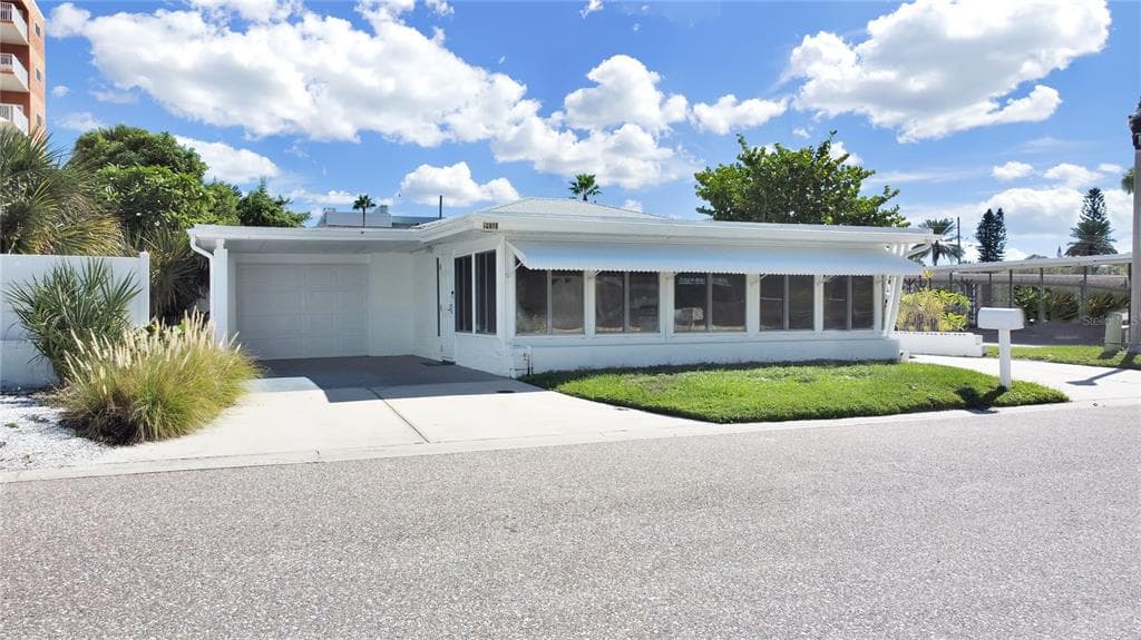 18319 SUNSET BOULEVARD REDINGTON SHORES, FL 33708