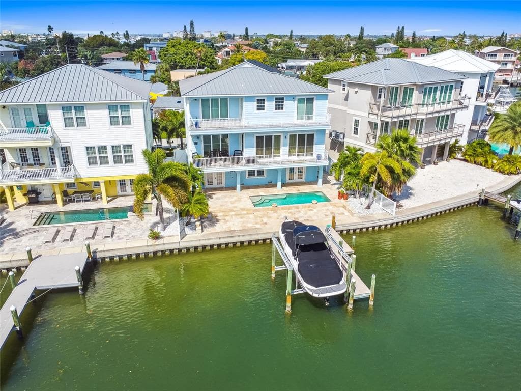448 137TH AVENUE CIRCLE MADEIRA BEACH, FL 33708