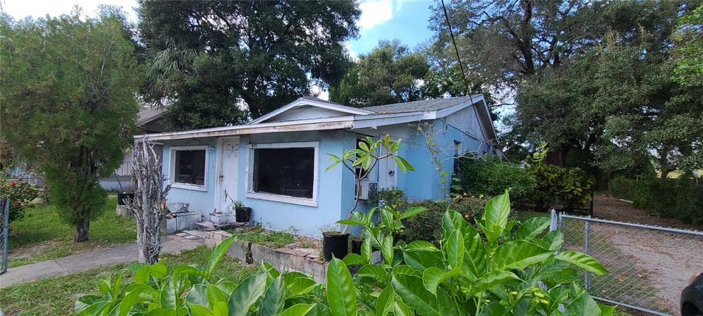 802 E LAKE AVENUE TAMPA, FL 33603