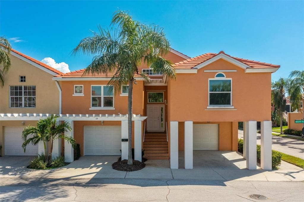 19 CRESCENT PLACE S ST PETERSBURG, FL 33711
