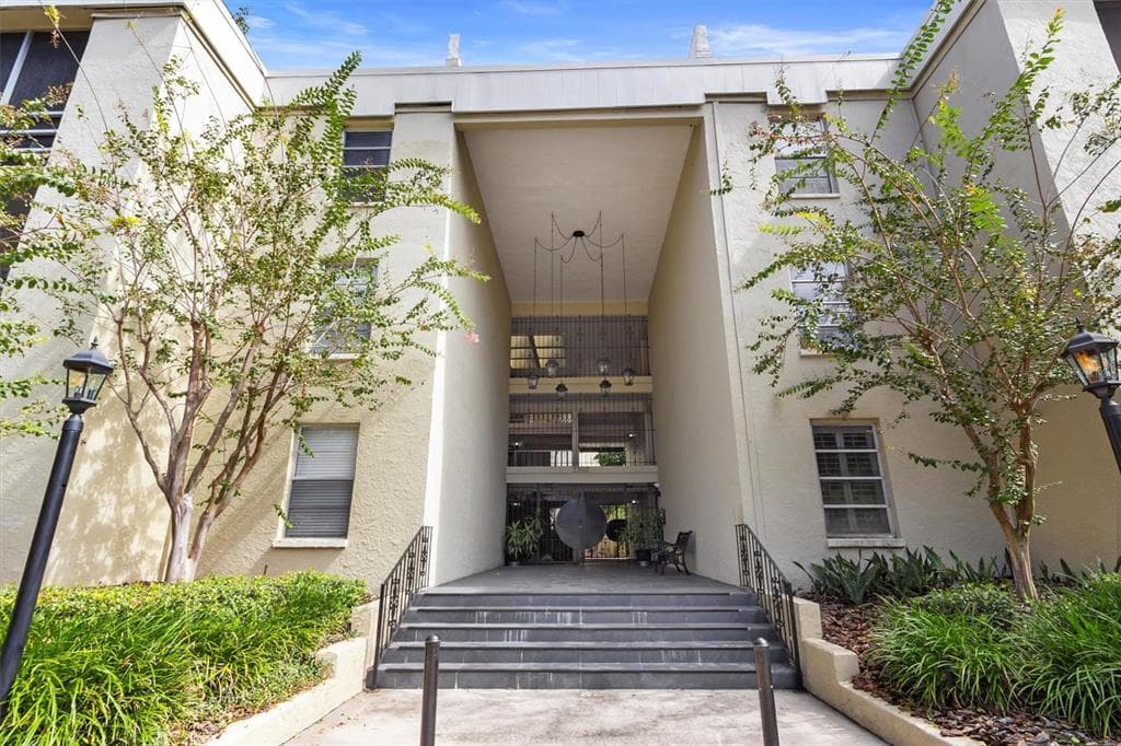 2302 S MANHATTAN AVENUE UNIT 217 TAMPA, FL 33629
