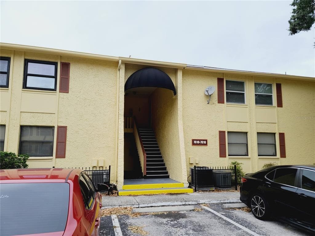 7616 CAMARINA CALLE UNIT 7616 TAMPA, FL 33615