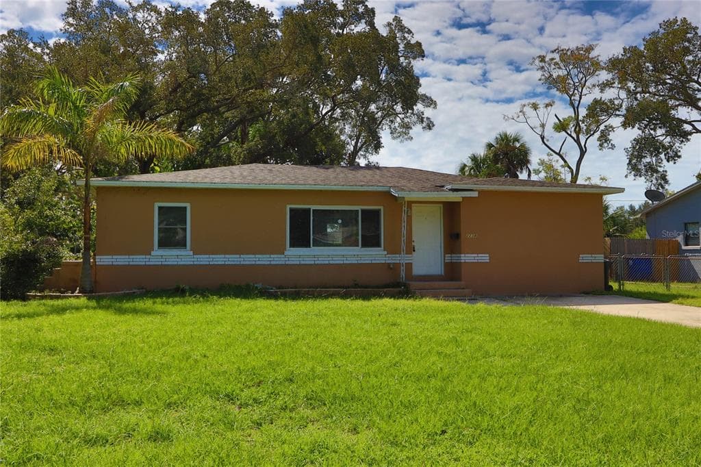 2238 LAMPARILLA WAY S ST PETERSBURG, FL 33712