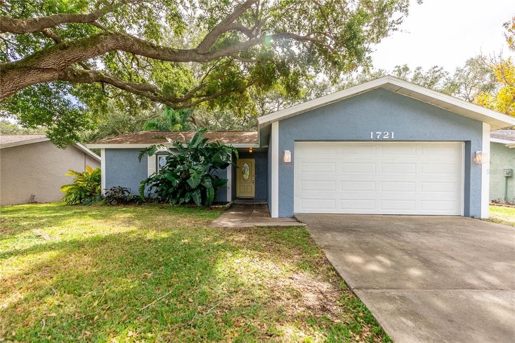 1721 SUTTON PLACE DUNEDIN, FL 34698