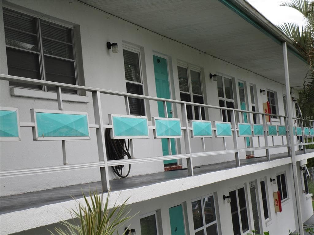 6100 21ST STREET N UNIT 18 ST PETERSBURG, FL 33714