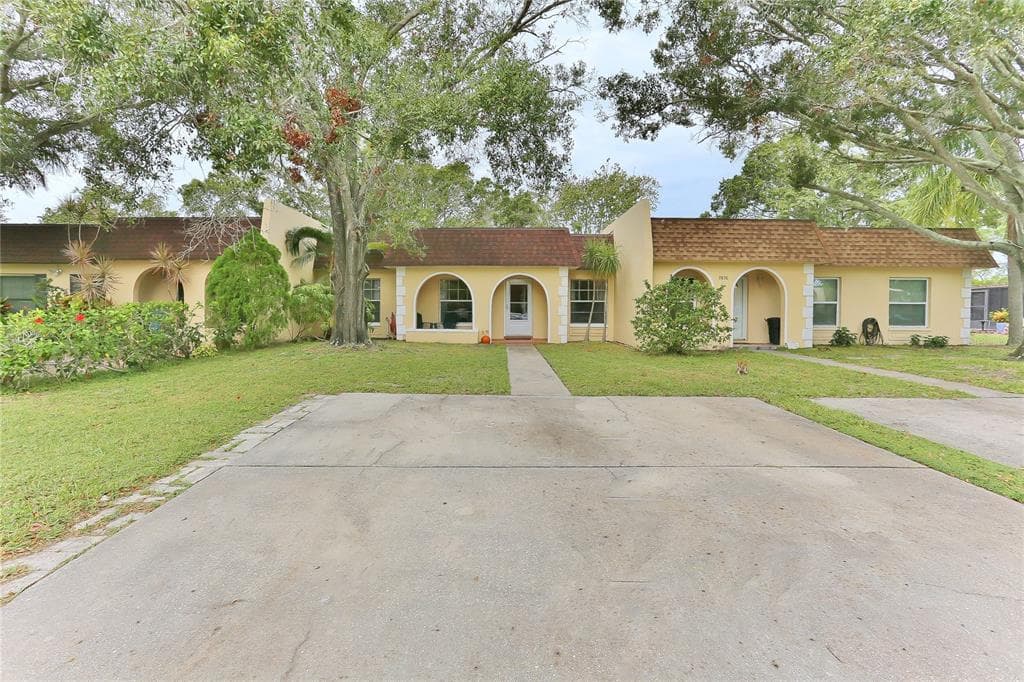 9858 83RD WAY SEMINOLE, FL 33777