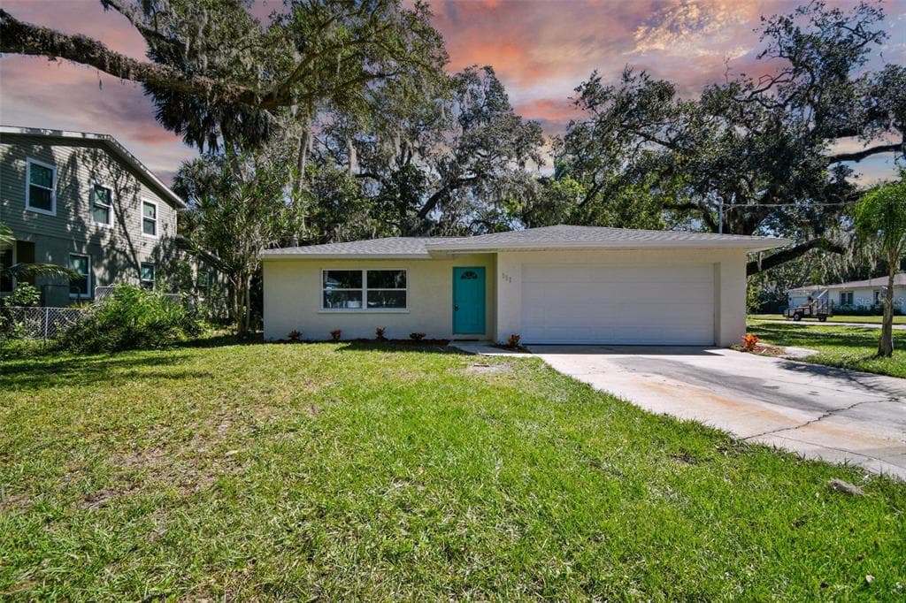 111 17TH STREET E BRADENTON, FL 34208