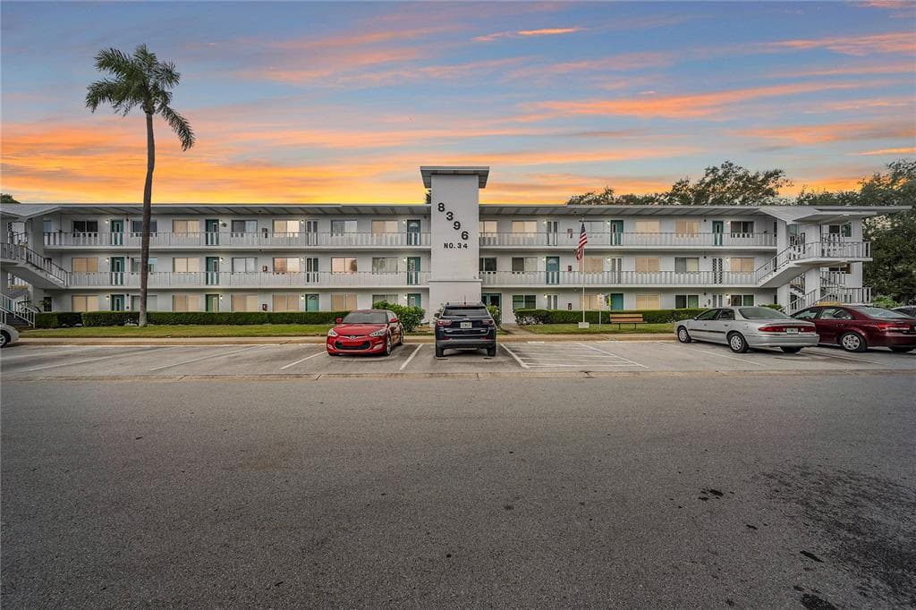 8396 111TH STREET UNIT 302 SEMINOLE, FL 33772