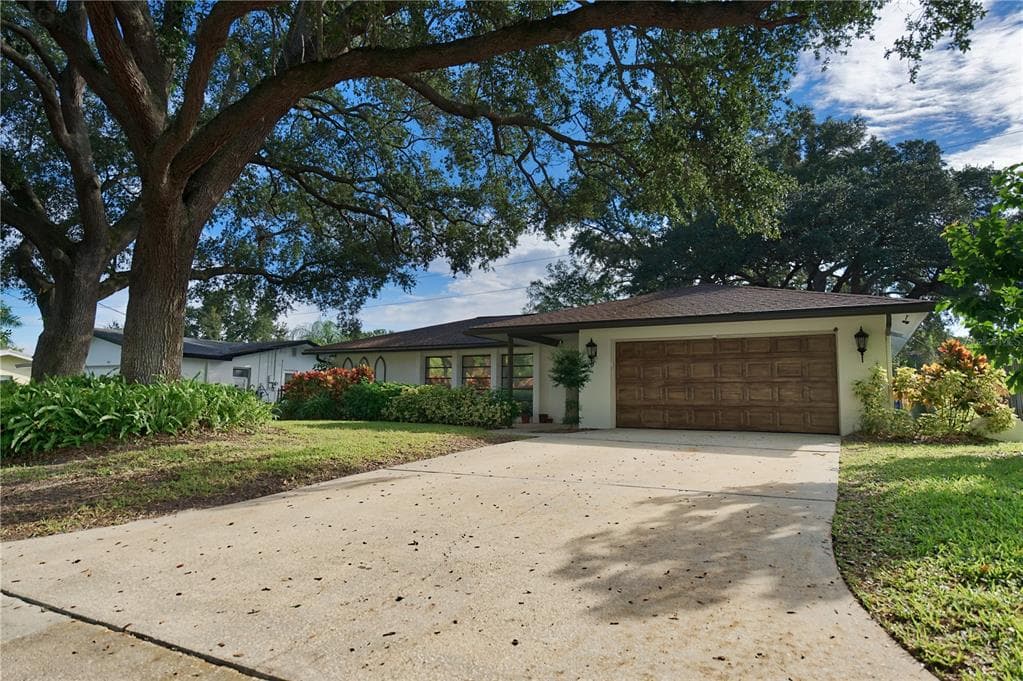 885 VICTOR HERBERT DRIVE