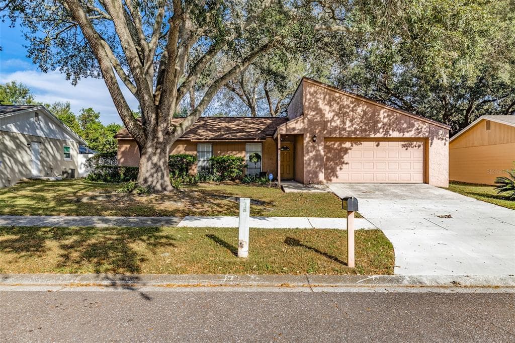 811 REGENT CIRCLE S BRANDON, FL 33511