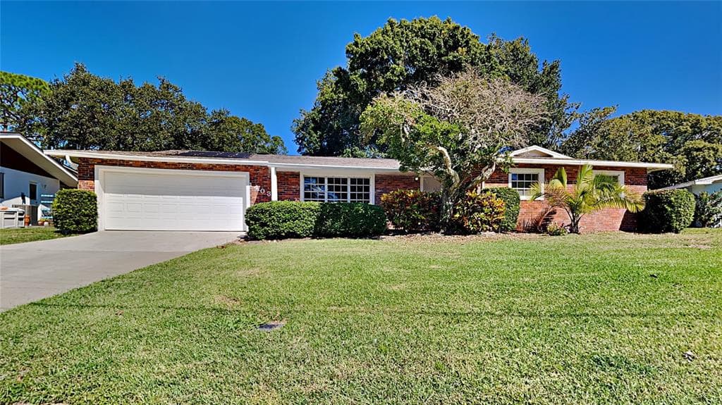 1403 GLENEAGLES CIRCLE ROCKLEDGE, FL 32955
