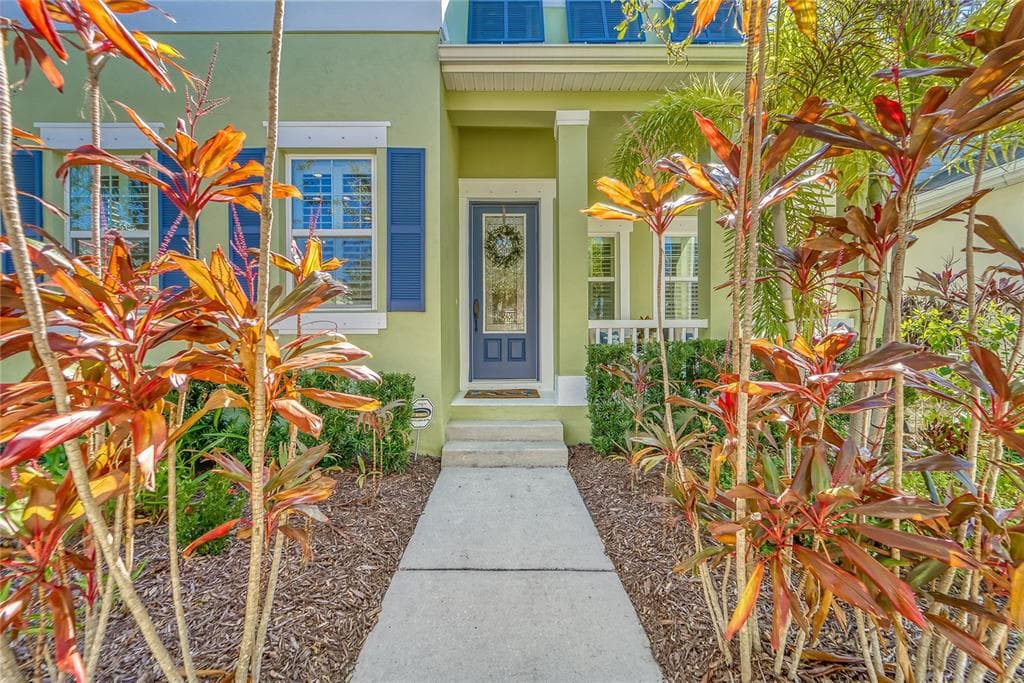 624 WINTERSIDE DRIVE APOLLO BEACH, FL 33572