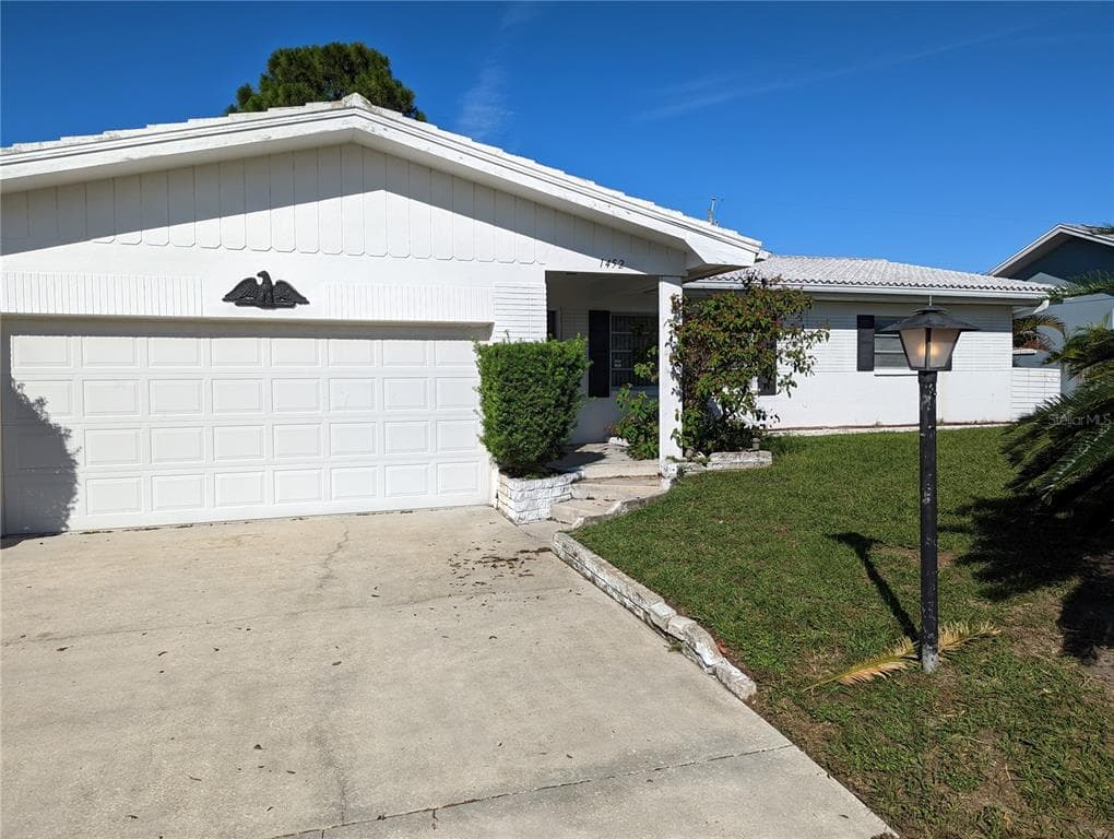 1452 HILL DRIVE LARGO, FL 33770