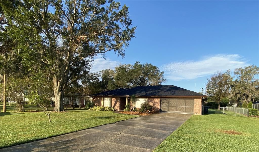 113 LAKEVIEW DRIVE AUBURNDALE, FL 33823