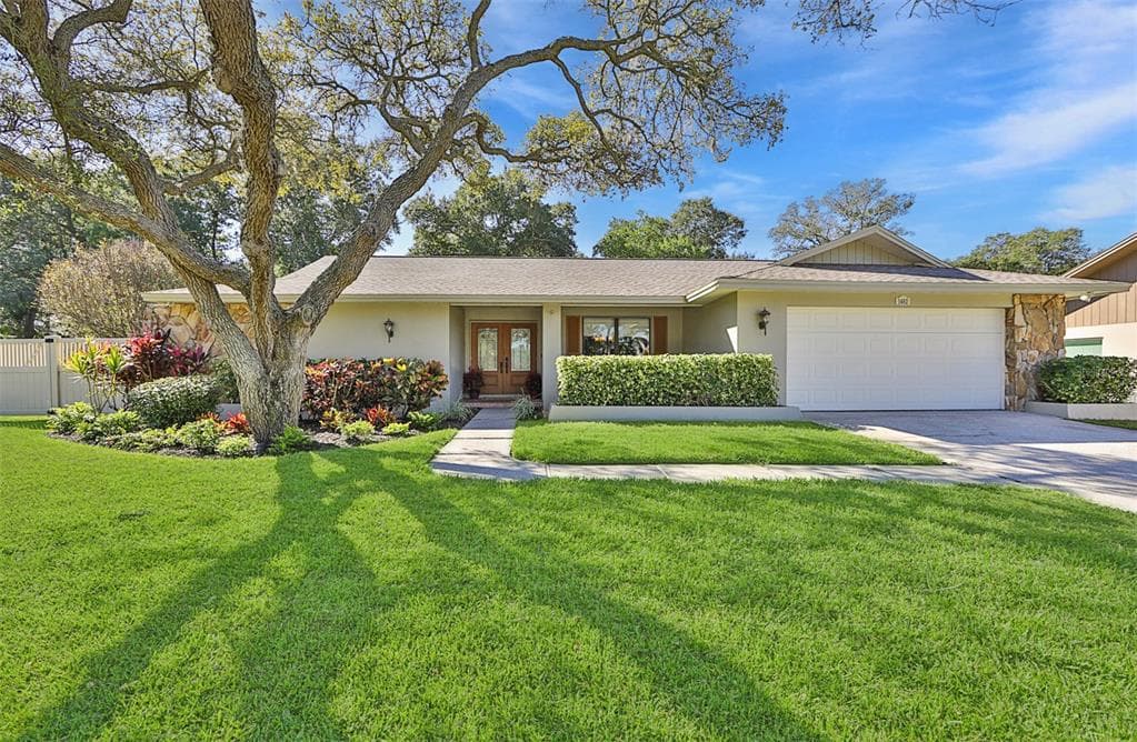 1482 TREETOP DRIVE