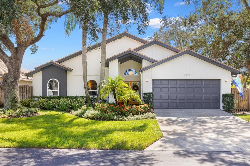 720 WHITE SAND DRIVE NE ST PETERSBURG, FL 33703