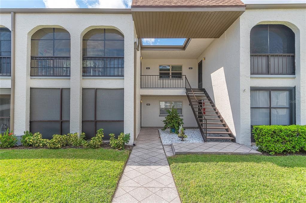 7701 STARKEY ROAD UNIT 614 SEMINOLE, FL 33777