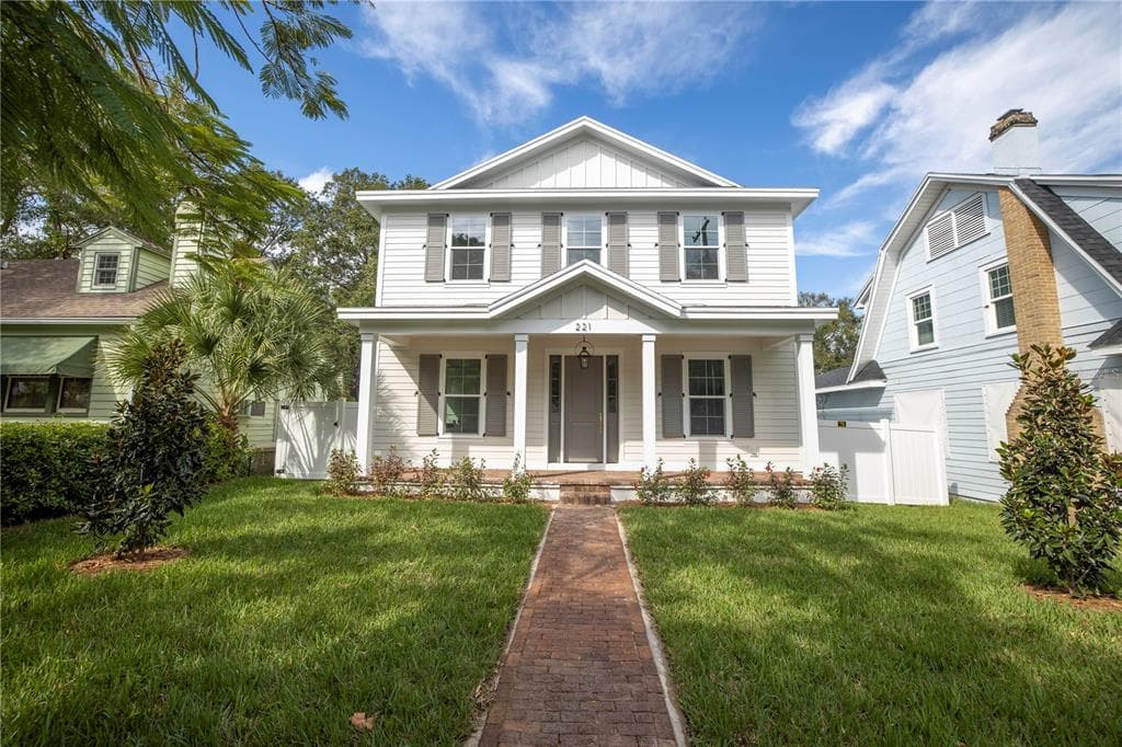 221 28TH AVENUE N ST PETERSBURG, FL 33704