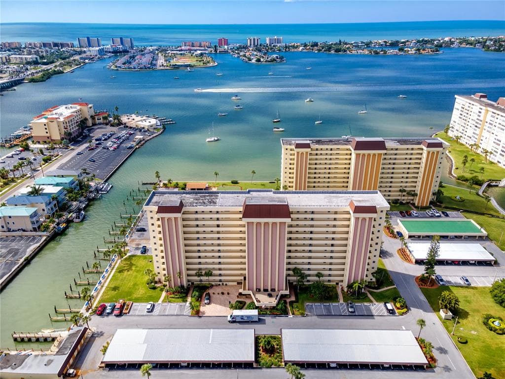 4550 COVE CIRCLE UNIT 1105 ST PETERSBURG, FL 33708