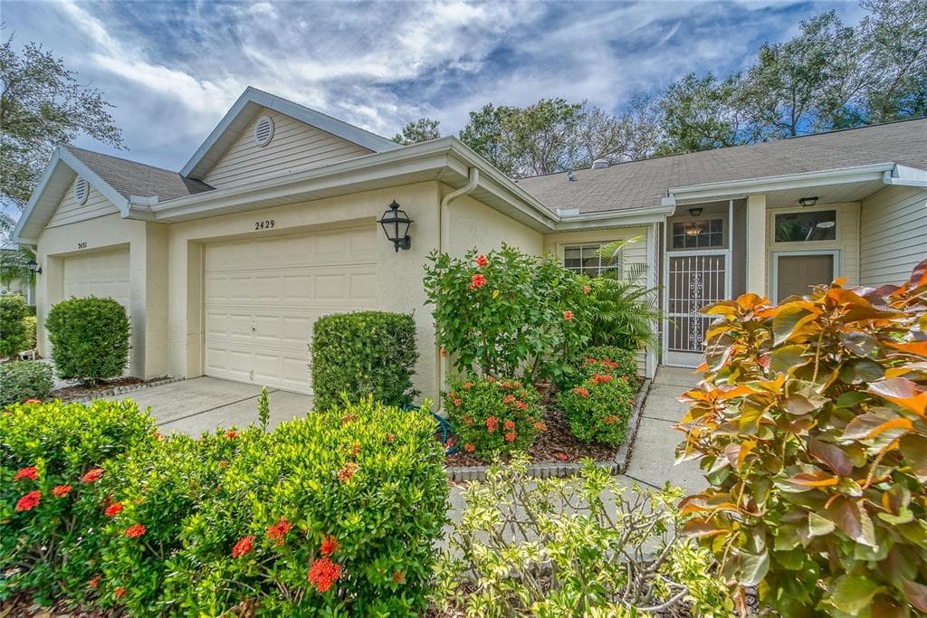 2429 NANTUCKET HARBOR LOOP UNIT 60 SUN CITY CENTER, FL 33573
