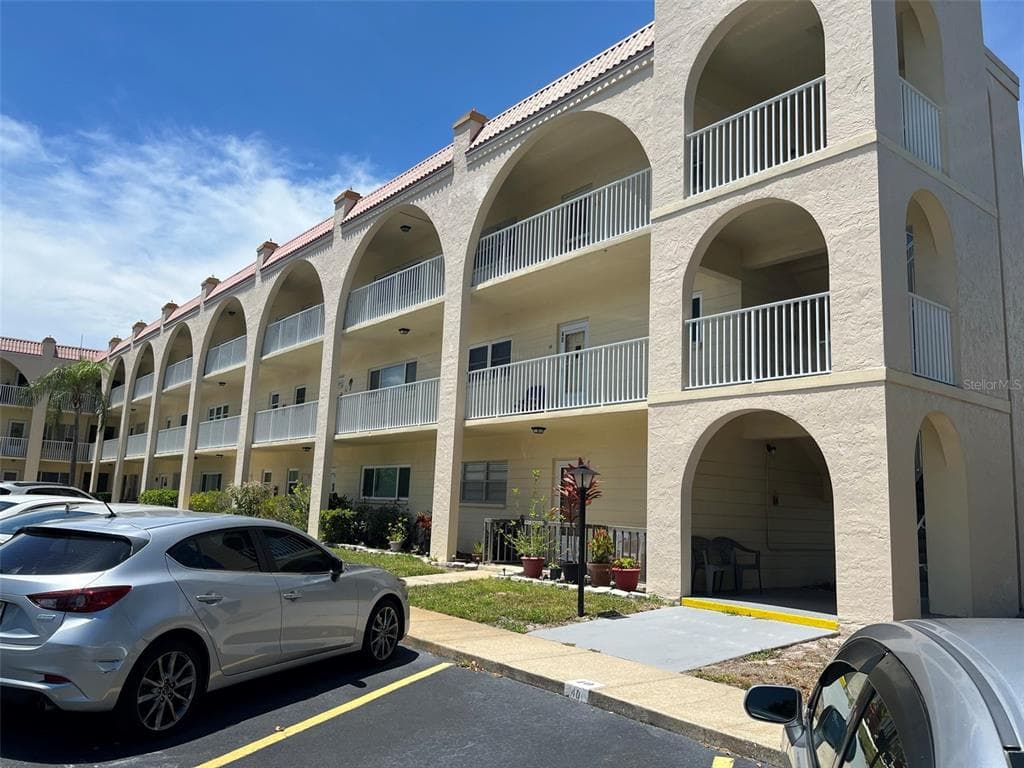 2258 WORLD PARKWAY BOULEVARD W UNIT 20 CLEARWATER, FL 33763
