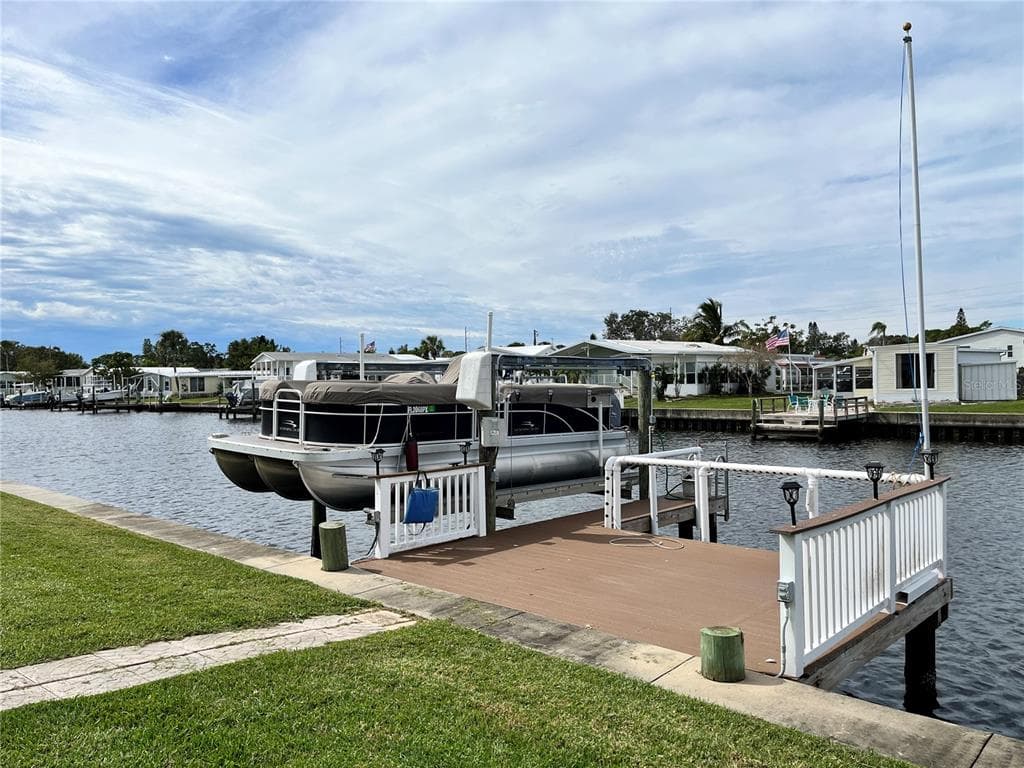 6836 MOUNT QUINCY DRIVE NE UNIT 355 ST PETERSBURG, FL 33702