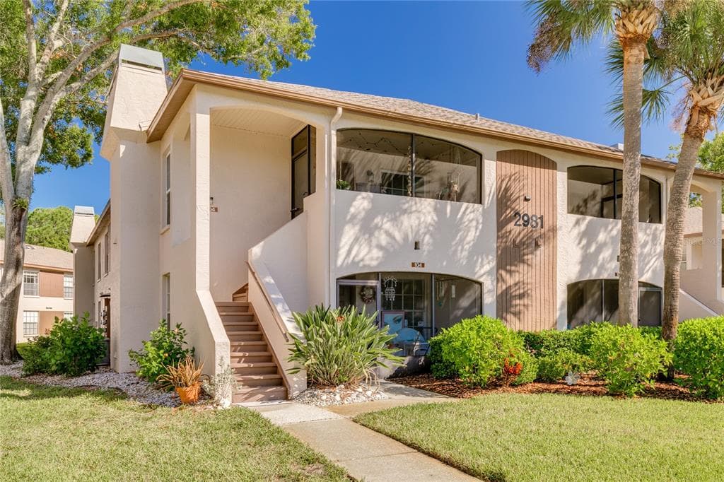 2981 BONAVENTURE CIRCLE UNIT 204 PALM HARBOR, FL 34684