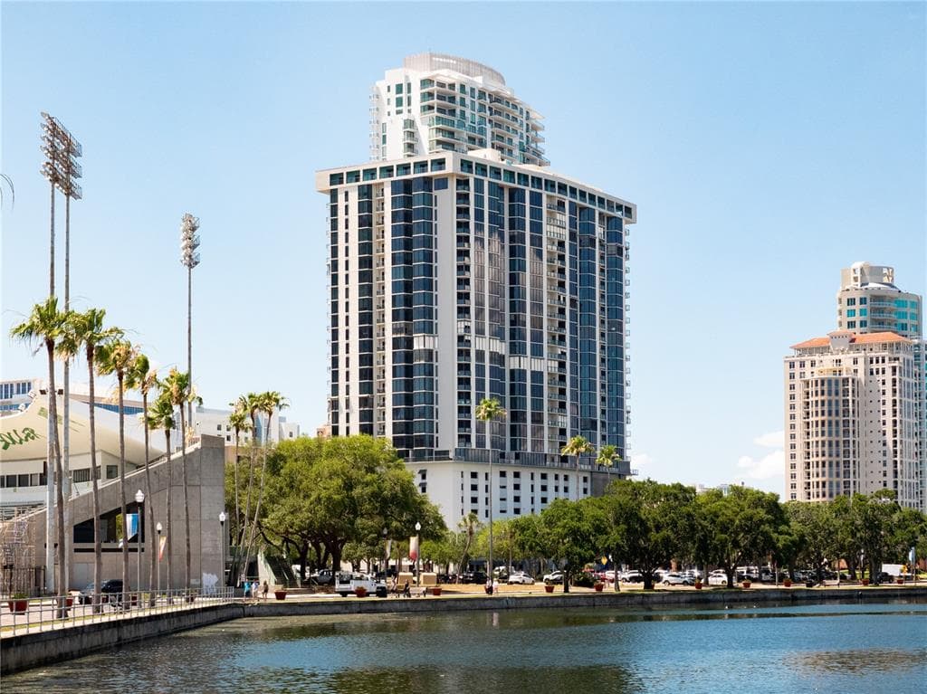 1 BEACH DRIVE SE UNIT 2112 ST PETERSBURG, FL 33701
