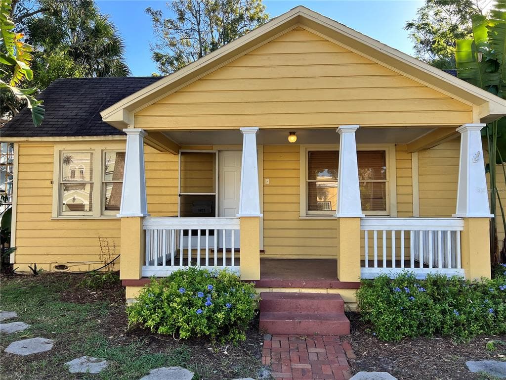 1925 JACKSON STREET N ST PETERSBURG, FL 33704