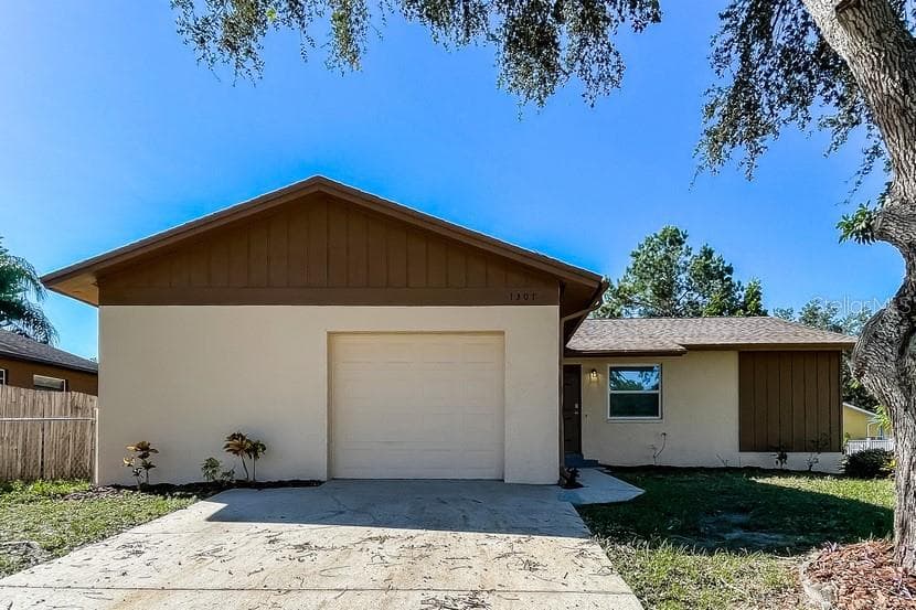 1307 CROSSBOW LANE TARPON SPRINGS, FL 34689