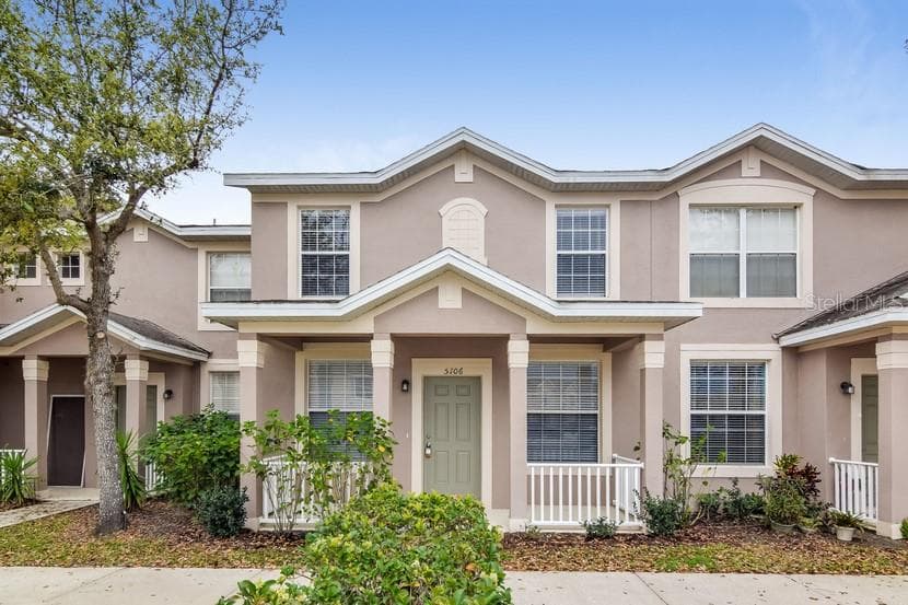 5106 CACTUS NEEDLE LANE WESLEY CHAPEL, FL 33544