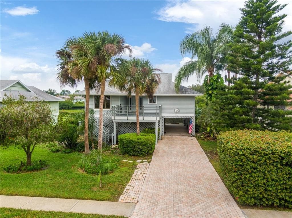 1006 LAKE AVOCA DRIVE TARPON SPRINGS, FL 34689