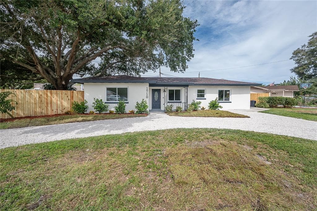 1710 W LAGOON CIRCLE CLEARWATER, FL 33765
