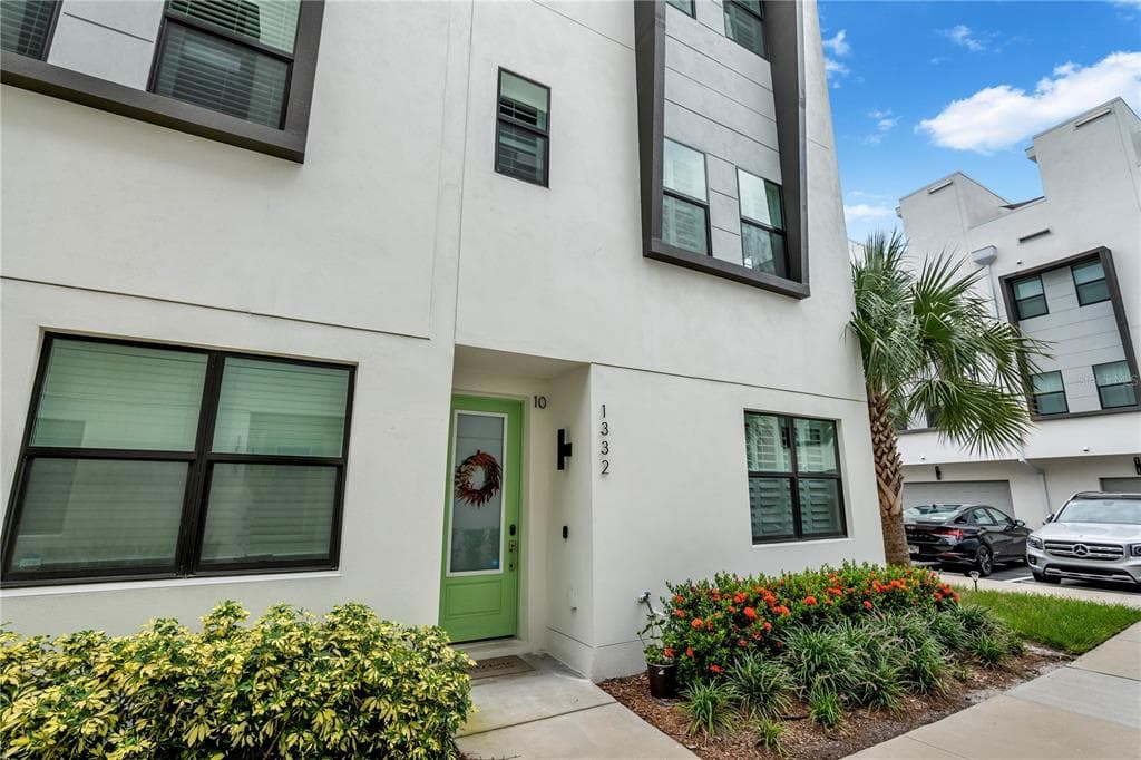 1332 W GRAY STREET UNIT 10 TAMPA, FL 33606