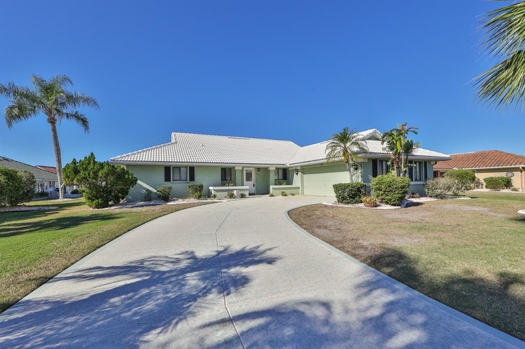 1819 WOLF LAUREL DRIVE SUN CITY CENTER, FL 33573