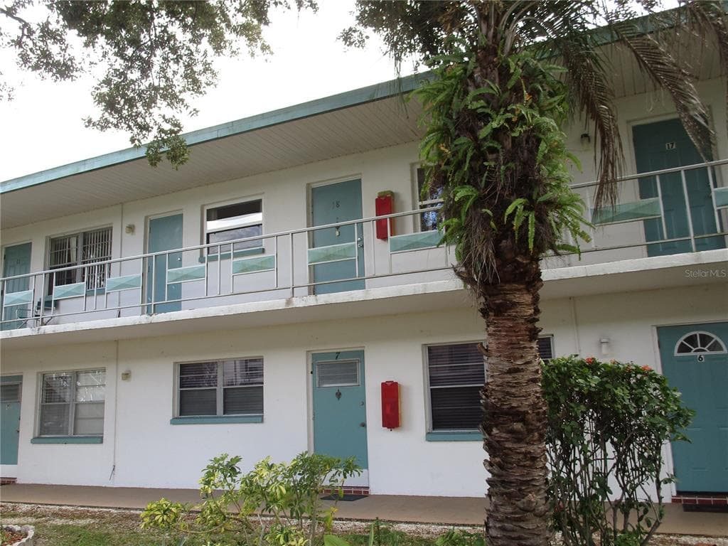 5815 18TH STREET N UNIT 18 ST PETERSBURG, FL 33714